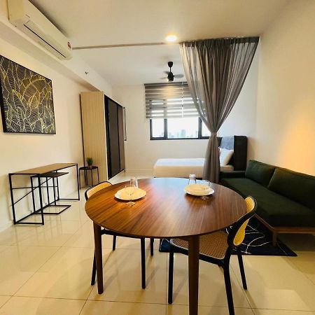 קואלה לומפור Chambers Serviced Suites Klcc By Cozy Stay מראה חיצוני תמונה