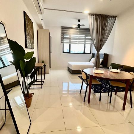 קואלה לומפור Chambers Serviced Suites Klcc By Cozy Stay מראה חיצוני תמונה