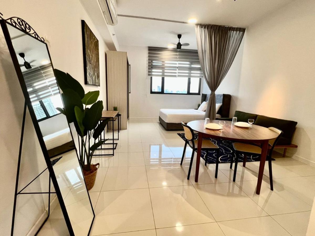 קואלה לומפור Chambers Serviced Suites Klcc By Cozy Stay מראה חיצוני תמונה