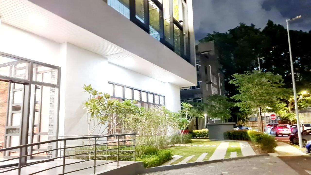 קואלה לומפור Chambers Serviced Suites Klcc By Cozy Stay מראה חיצוני תמונה